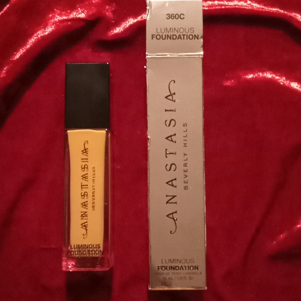 Anastacia Beverly Hills Luminous Foundation